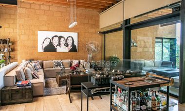Preciosa casa moderna,  con vista al lago en la entrada del pueblo