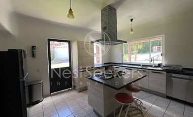 CASA EN RENTA, CERCA DEL CENTRO DE AVÁNDARO.