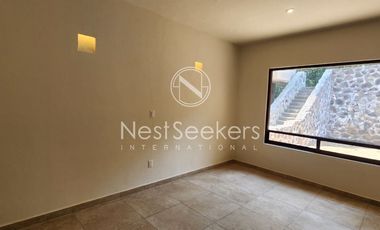 CASA NUEVA  EN EL CENTRO DE VALLE, CON AGRADABLE VISTA AL PUEBLO