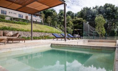 CASA NUEVA  EN EL CENTRO DE VALLE, CON AGRADABLE VISTA AL PUEBLO