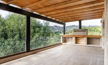 CASA NUEVA  EN EL CENTRO DE VALLE, CON AGRADABLE VISTA AL PUEBLO