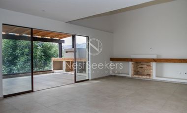 CASA NUEVA  EN EL CENTRO DE VALLE, CON AGRADABLE VISTA AL PUEBLO