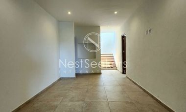 CASA NUEVA  EN EL CENTRO DE VALLE, CON AGRADABLE VISTA AL PUEBLO