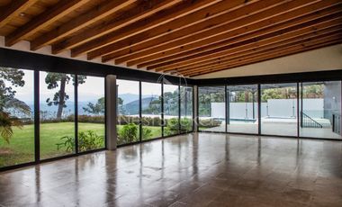 CASA EN VENTA EN AVANDARO