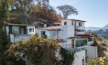 CASA EN VENTA CON VISTA AL LAGO