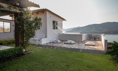 CASA EN VENTA CON VISTA AL LAGO