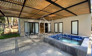 CASA DENTRO DE CLUB  DE GOLF, AVÁNDARO