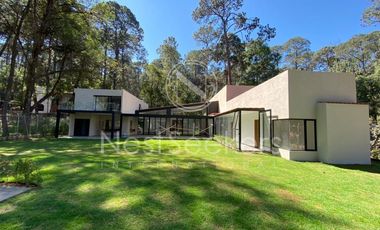 CASA DENTRO DE CLUB  DE GOLF, AVÁNDARO