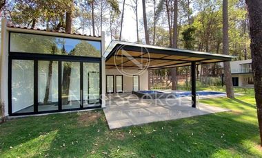 CASA DENTRO DE CLUB  DE GOLF, AVÁNDARO