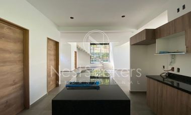 CASA DENTRO DE CLUB  DE GOLF, AVÁNDARO