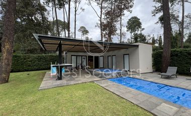 CASA DENTRO DE CLUB  DE GOLF, AVÁNDARO
