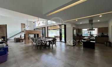 CASA DENTRO DE CLUB  DE GOLF, AVÁNDARO