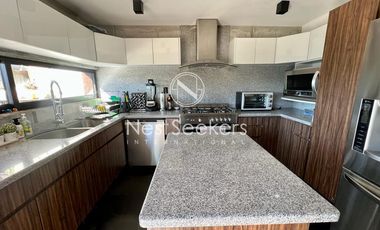Casa en venta con vista al lago