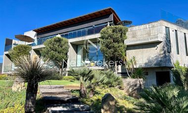 Casa en venta con vista al lago