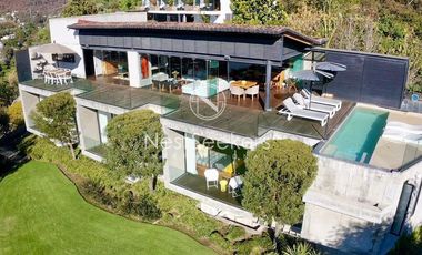 Casa en venta con vista al lago