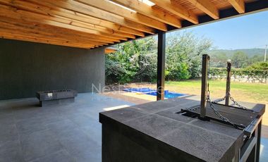 CASA NUEVA EN VENTA A UNOS MINUTOS DE AVANDARO