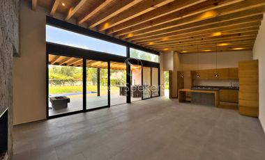 CASA NUEVA EN VENTA A UNOS MINUTOS DE AVANDARO