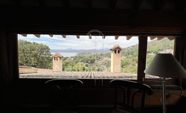 CASA CON VISTA AL LAGO EN COPORITO