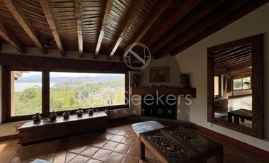 CASA CON VISTA AL LAGO EN COPORITO