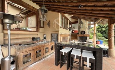 CASA CON VISTA AL LAGO EN COPORITO