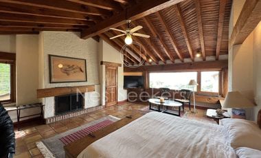 CASA CON VISTA AL LAGO EN COPORITO