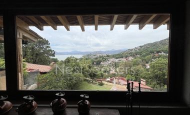 CASA CON VISTA AL LAGO EN COPORITO