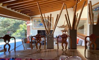 Encantadora casa con  acceso y vista al lago.