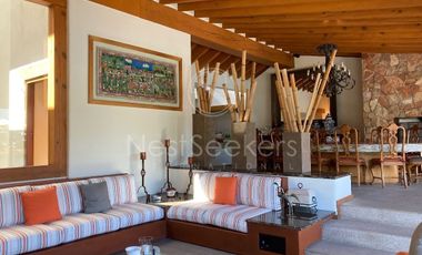 Encantadora casa con  acceso y vista al lago.