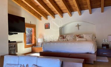 Encantadora casa con  acceso y vista al lago.