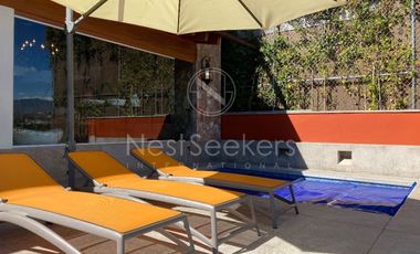 Encantadora casa con  acceso y vista al lago.