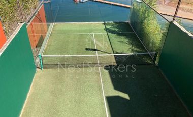 Encantadora casa con  acceso y vista al lago.