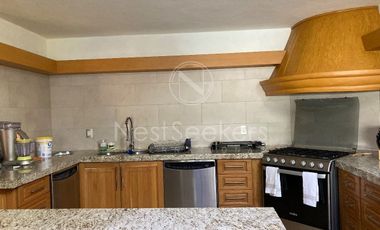 Encantadora casa con  acceso y vista al lago.
