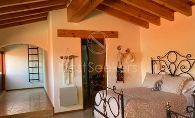 Encantadora casa con  acceso y vista al lago.