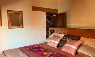 Encantadora casa con  acceso y vista al lago.