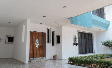 CASA EN VENTA CON CINCO HABITACIONES EN TEAPA