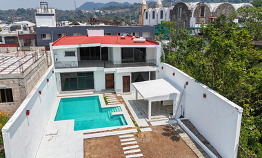 CASA EN VENTA CON CINCO HABITACIONES EN TEAPA