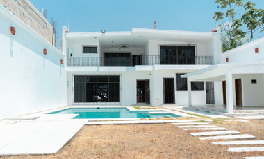 CASA EN VENTA CON CINCO HABITACIONES EN TEAPA