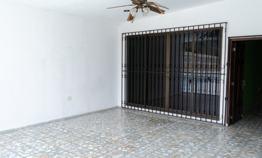 CASA EN VENTA CON CINCO HABITACIONES EN TEAPA