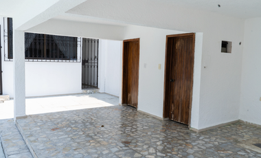 CASA EN VENTA CON CINCO HABITACIONES EN TEAPA