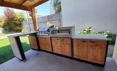 CASA 3 DORM + SERV + QUINCHO + PISCINA CHAMISERO