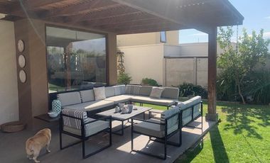 CASA 3 DORM + SERV + QUINCHO + PISCINA CHAMISERO
