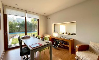 CASA MEDITERRÁNEA 4 DORM + ESCRITORIO + SERVICIO LOS BOSQUES