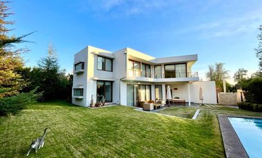 CASA MEDITERRÁNEA 4 DORM + ESCRITORIO + SERVICIO LOS BOSQUES