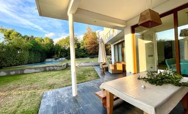 CASA MEDITERRÁNEA 4 DORM + ESCRITORIO + SERVICIO LOS BOSQUES