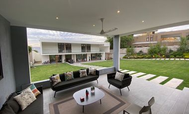 VENTA ESPECTACULAR CASA PIEDRA ROJA NO PERIMETRAL 5DORMITORI