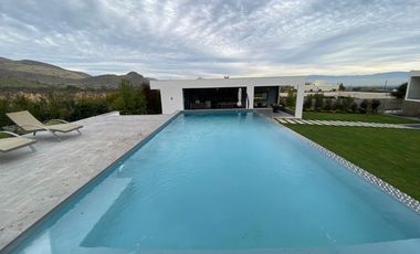 VENTA ESPECTACULAR CASA PIEDRA ROJA NO PERIMETRAL 5DORMITORI