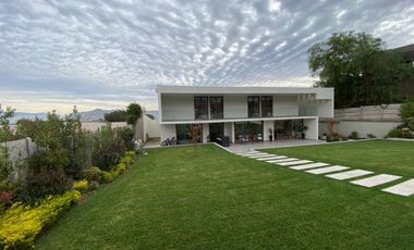 VENTA ESPECTACULAR CASA PIEDRA ROJA NO PERIMETRAL 5DORMITORI