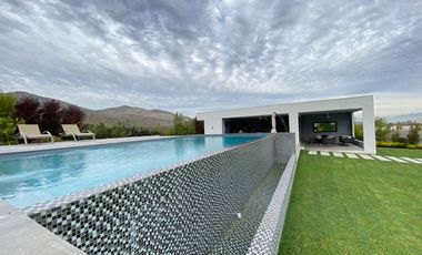 VENTA ESPECTACULAR CASA PIEDRA ROJA NO PERIMETRAL 5DORMITORI