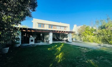 FABULOSA CASA REMODELADA PIEDRA ROJA CHICUREO