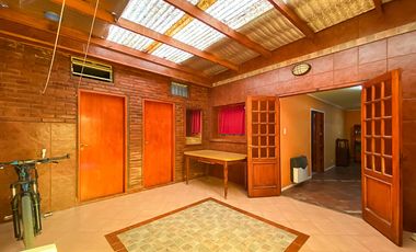 Casa en  Arroyo Seco con local comercial